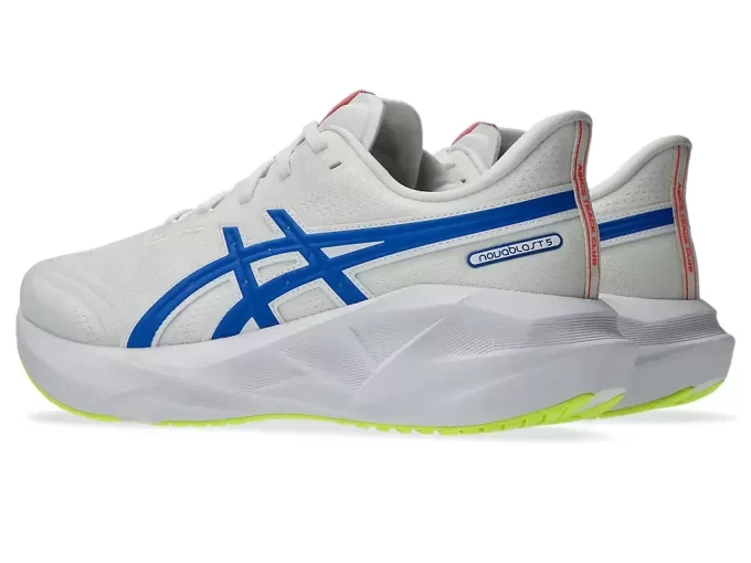 NOVABLAST 5 ASICS TRACK CLUB